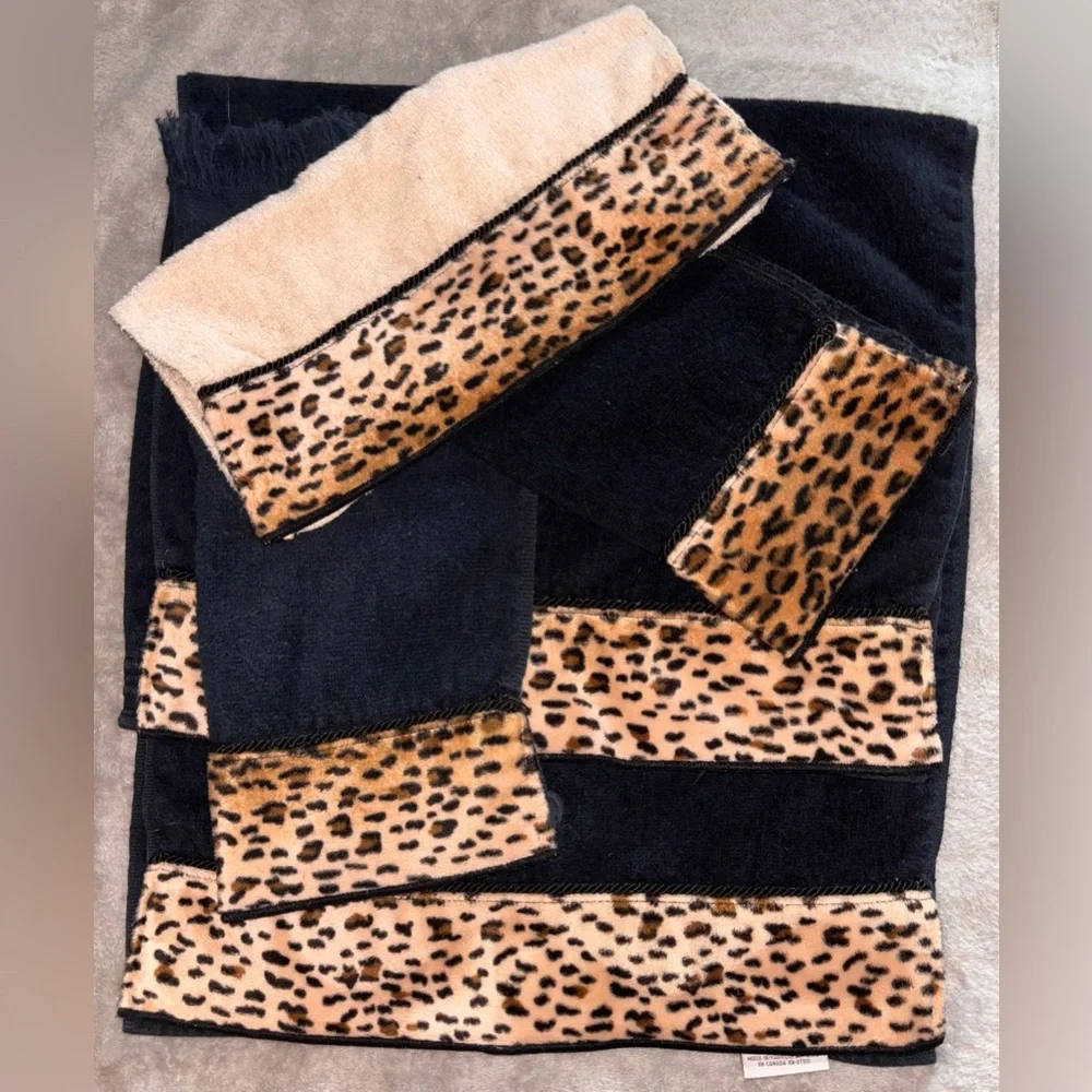 Avanti Leopard bathroom set. 2 Hand Towels, 1 Fingertip towel, 1 Wash cloth